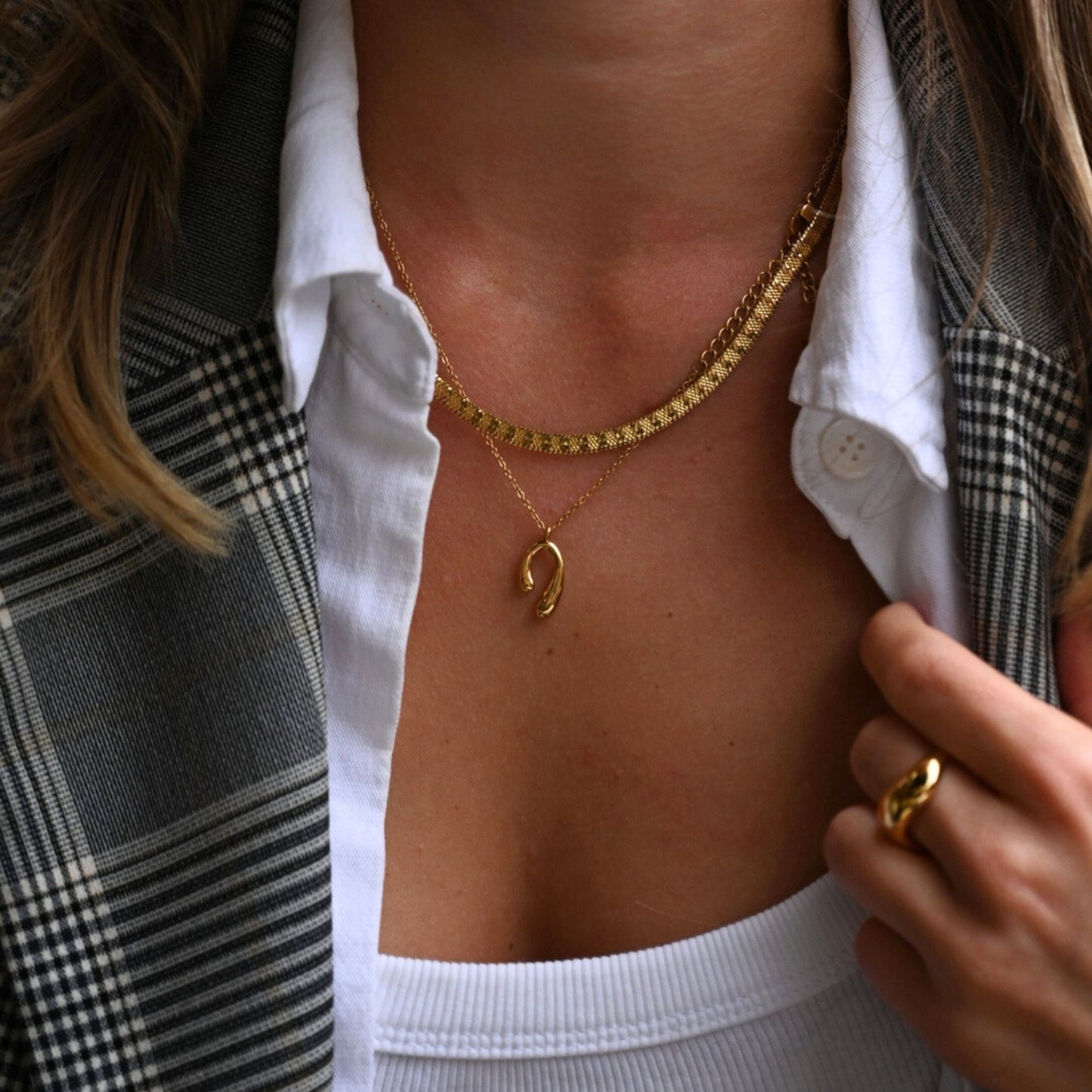 Arc Pendant Necklace