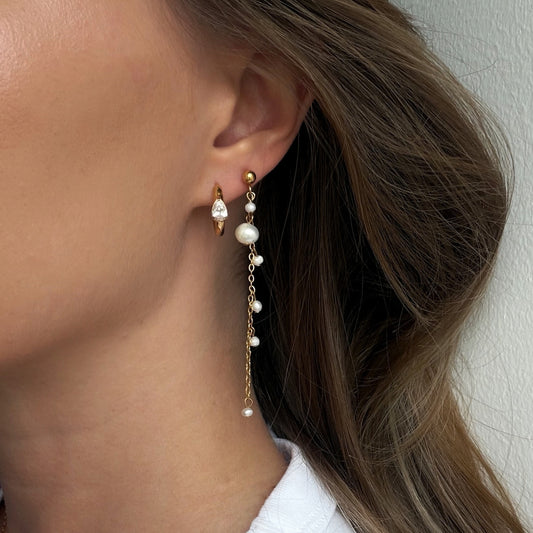 Falling Pearls Earrings