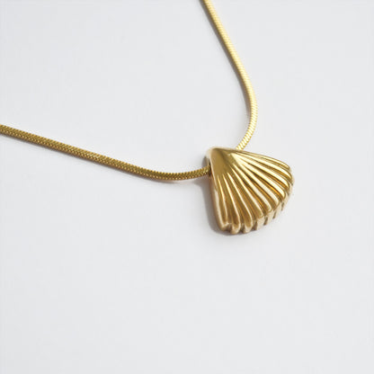 Shell Pendant Necklace