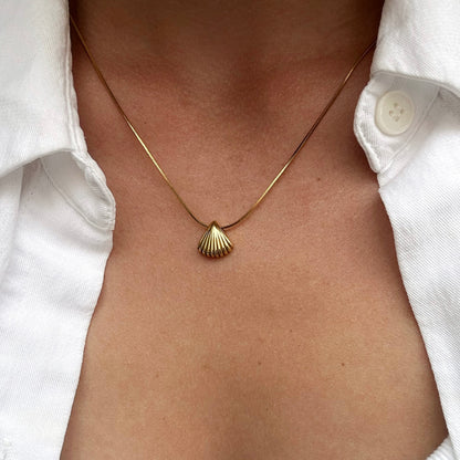 Shell Pendant Necklace